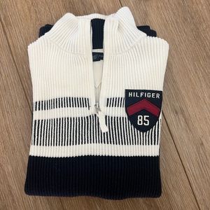 Tommy Hilfiger Kids Sweater Never Worn. Size: ages (12-14) /Large 100% Cotton
